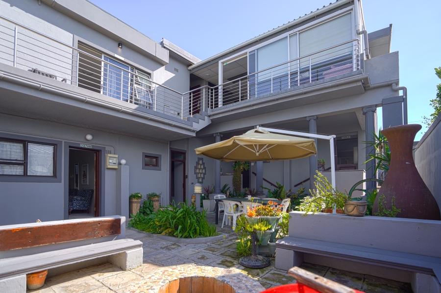8 Bedroom Property for Sale in Melkbosstrand Central Western Cape